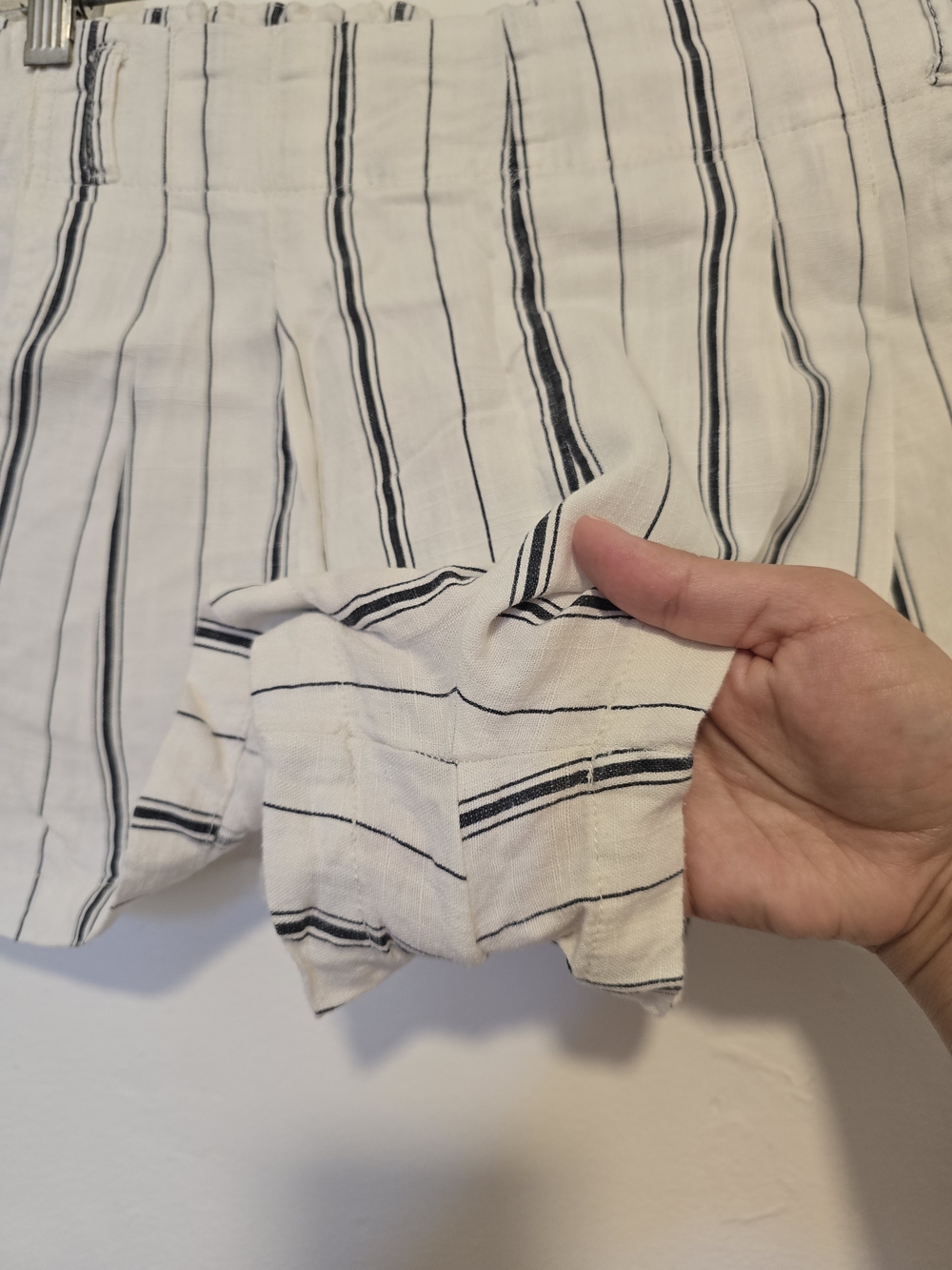 Indigo Rising - Striped Linen Shorts - Picture 5 of 11